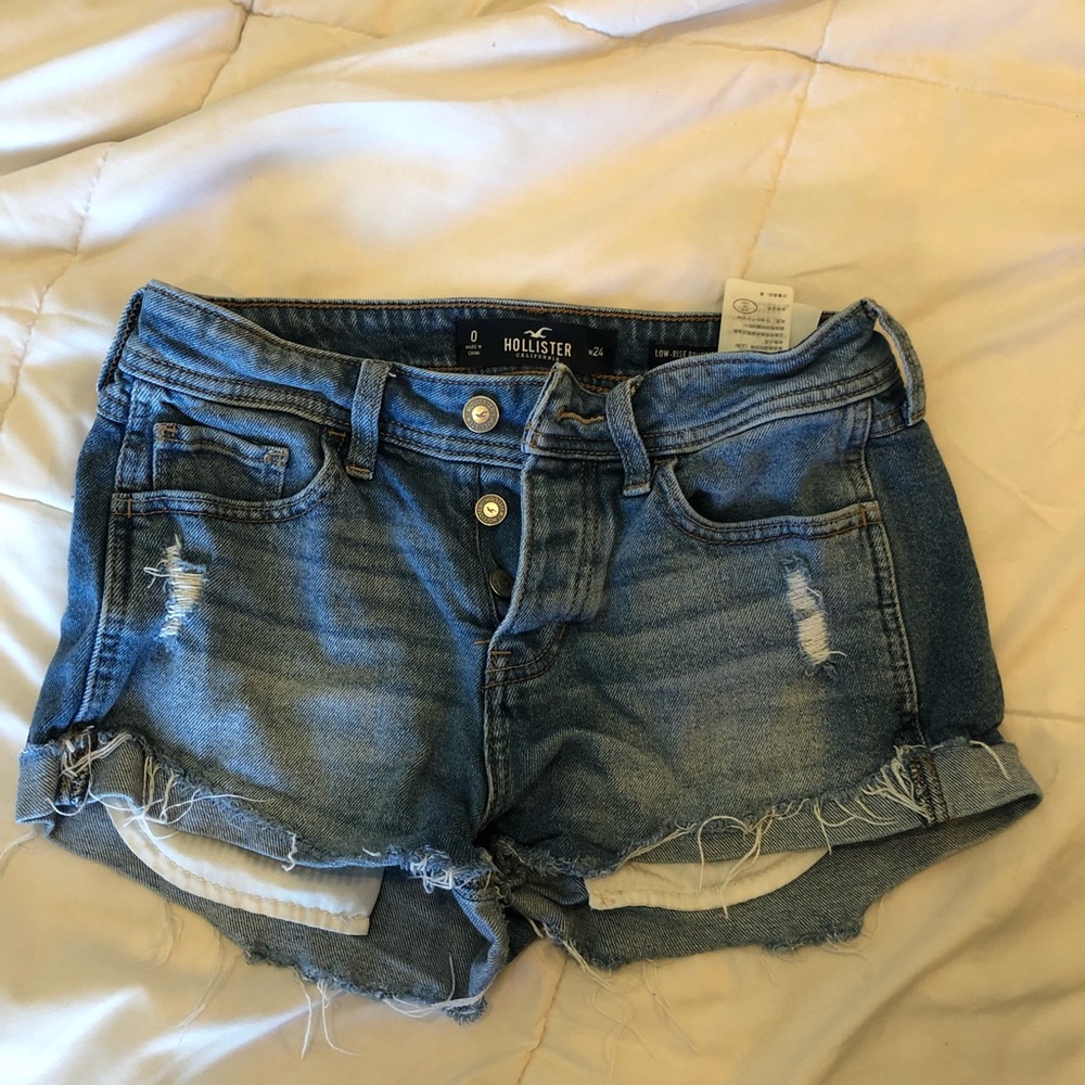 Hollister Jean Shorts. Low-Rise Boyfriend. W24
